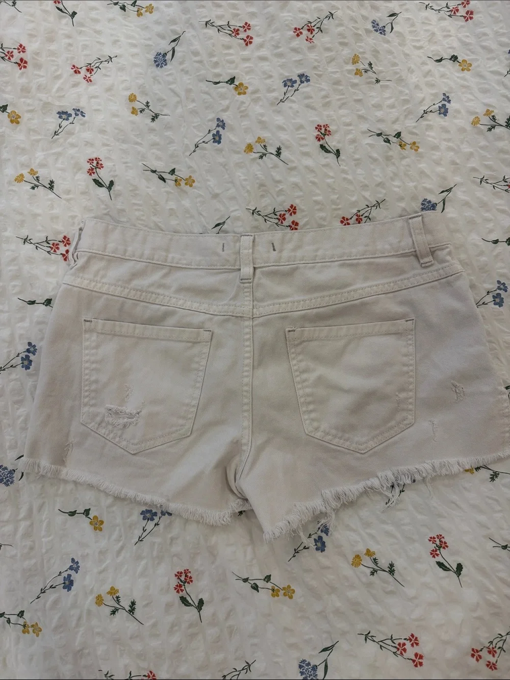 Free People Women’s Button-Front Distressed White Denim Shorts 28